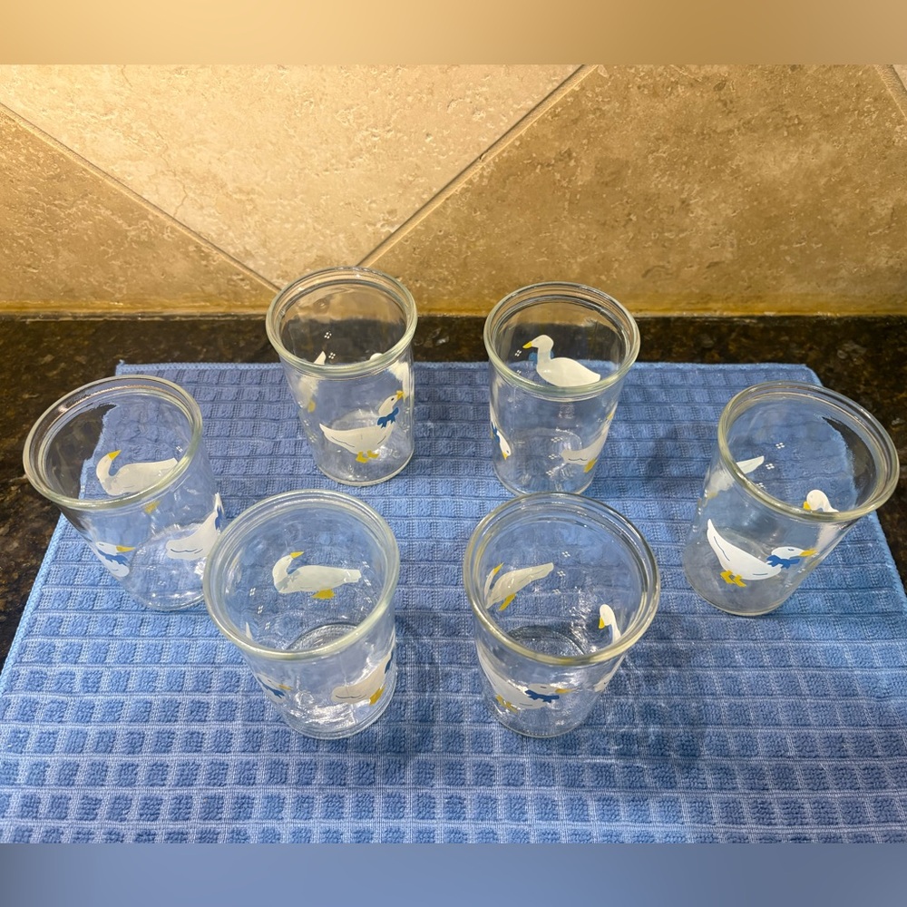 Vintage Set of 6 Clear Glass Tumblers with Goose Design - Picture 2 of 6